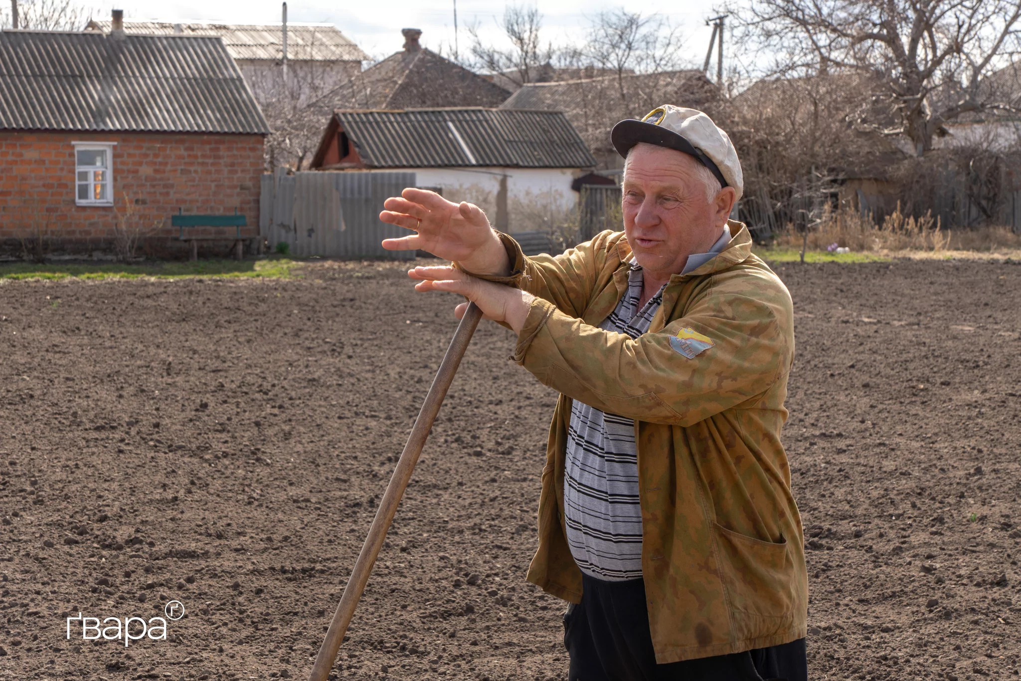 зображення до посту: «Вони стріляють, а ми саджаємо»: жителі селища Борова про обстріли, евакуацію і городи