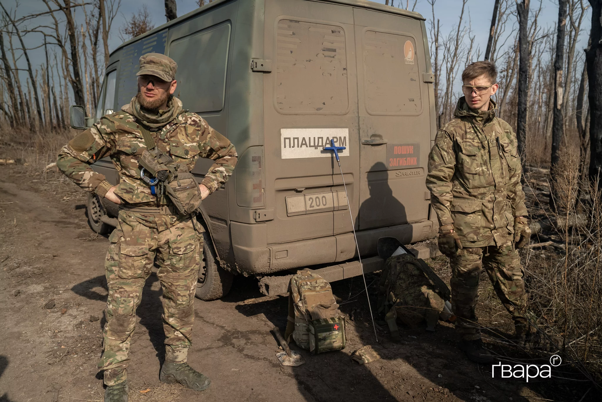зображення до посту: «Шукачі душ»: як волонтери пошукового загону «Плацдарм» повертають додому загиблих військових 