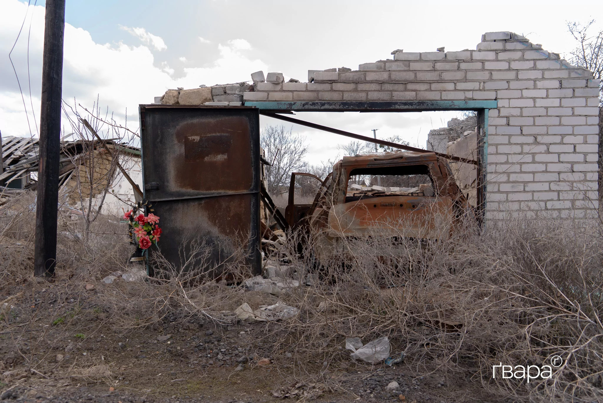зображення до посту: «Вони стріляють, а ми саджаємо»: жителі селища Борова про обстріли, евакуацію і городи