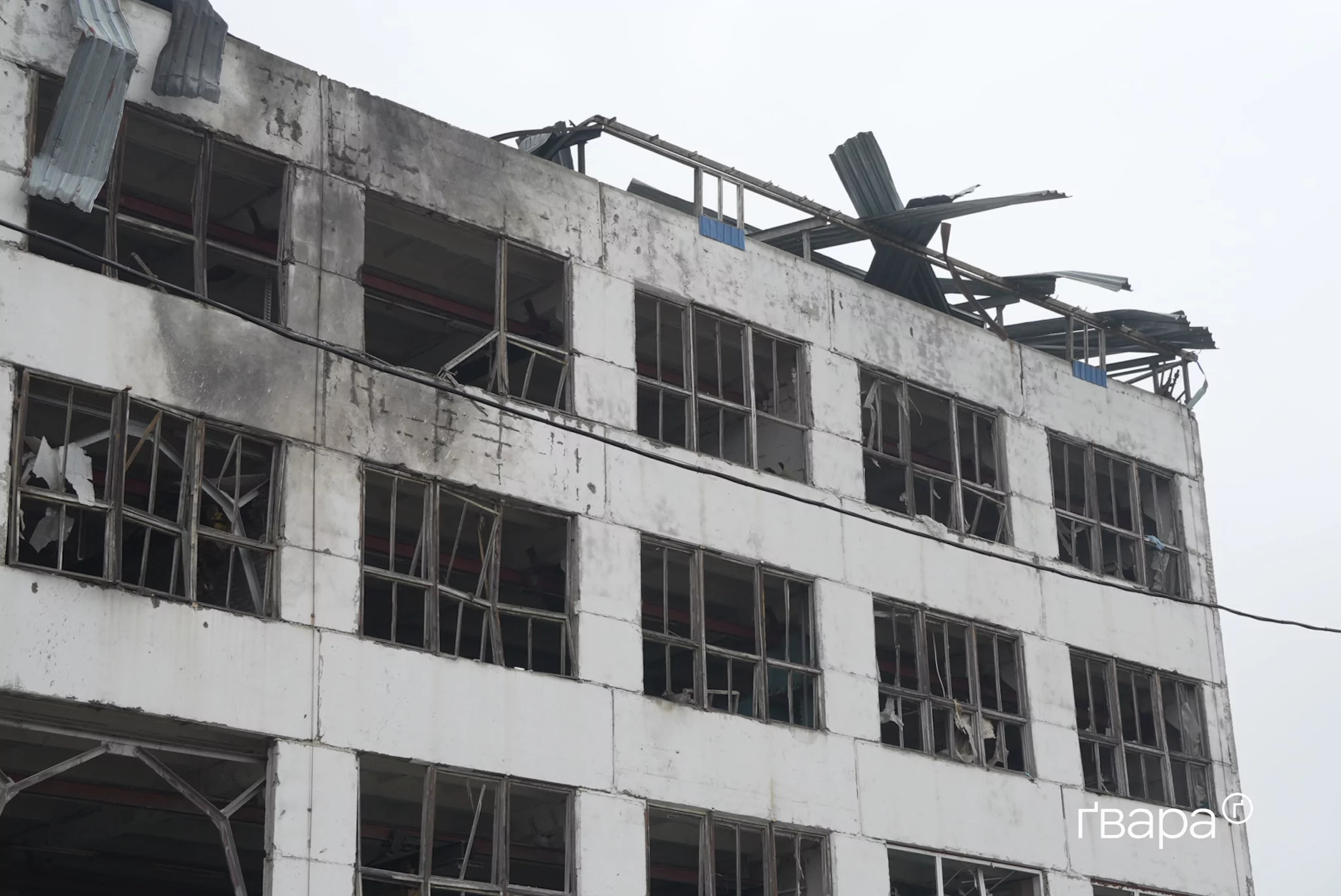 зображення до посту: У Холодногірському районі Харкова усувають наслідки масованої атаки дронів — фото