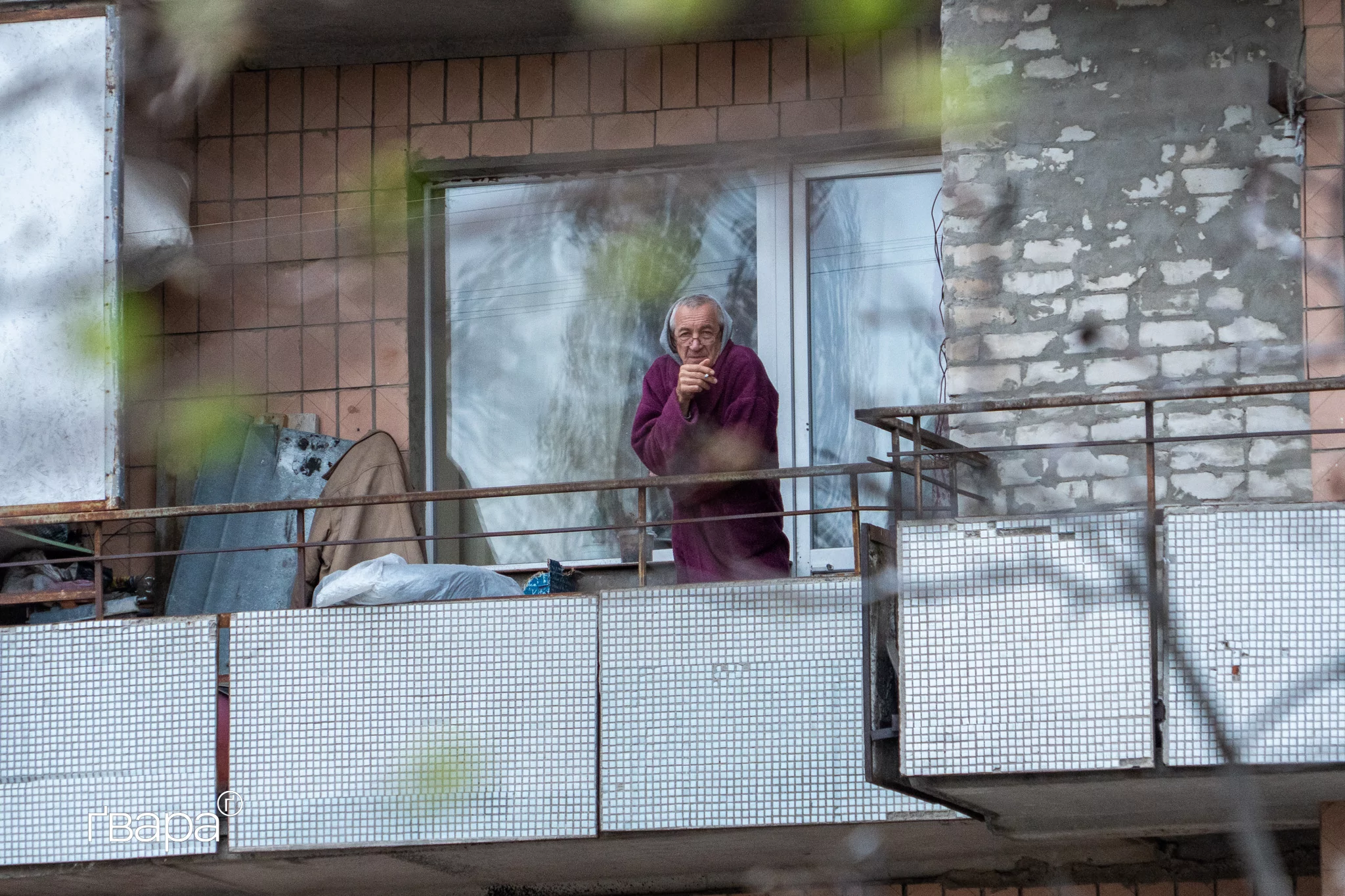 зображення до посту: У Київському районі Харкова «Молнія» влучила у багатоповерхівку — фото