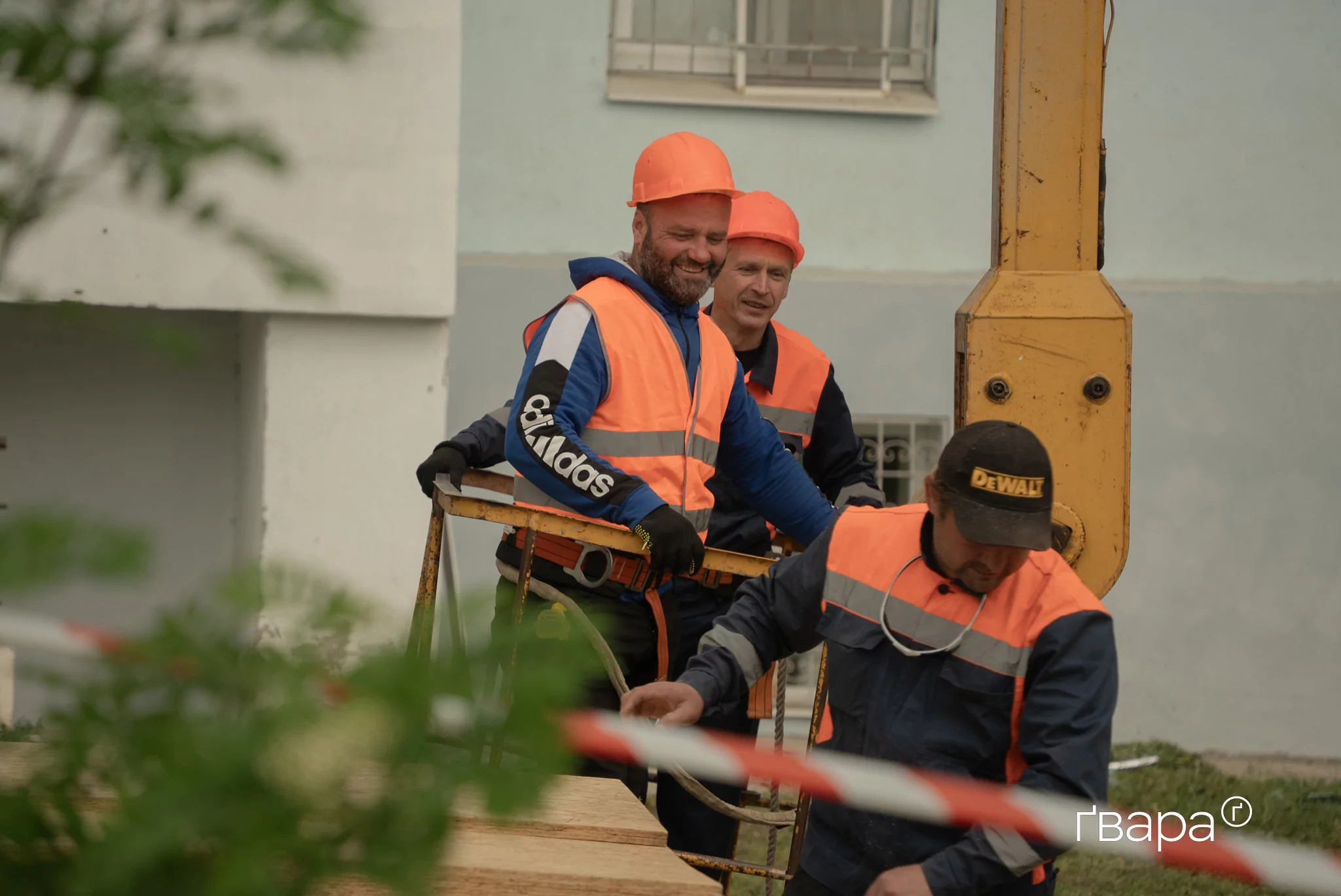 комунальники на місці обстрілу Харків