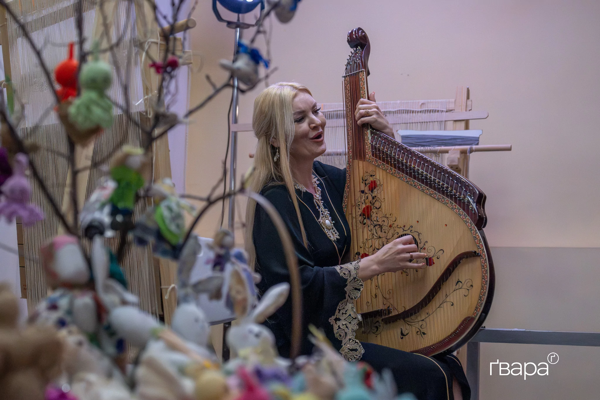 Бандуристка бандура гра на інструменті музика