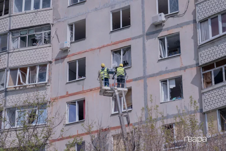 «Накрила дитину собою»: Наслідки обстрілу Немишлянського району Харкова — фото