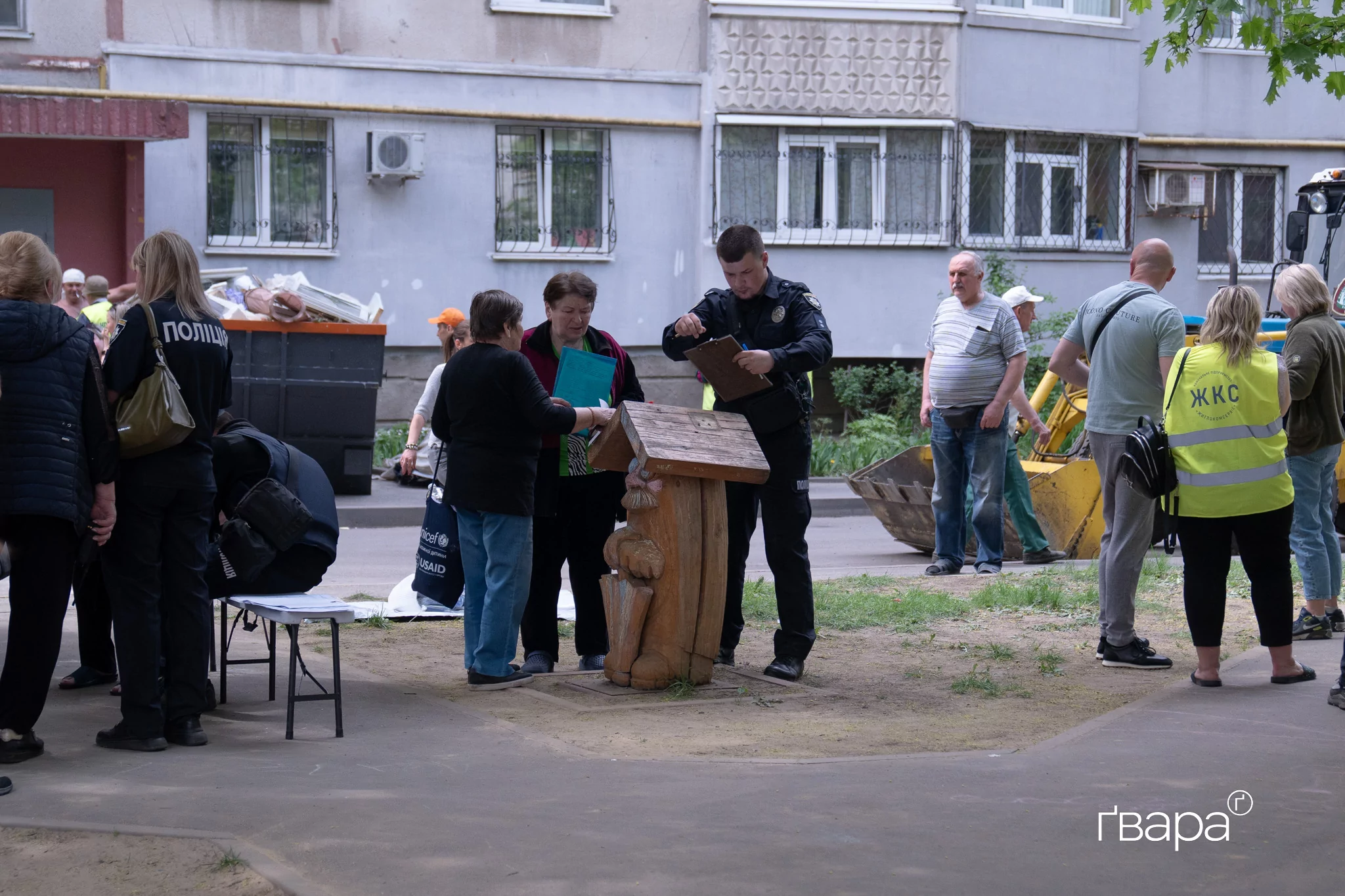 зображення до посту: «Накрила дитину собою»: Наслідки обстрілу Немишлянського району Харкова — фото