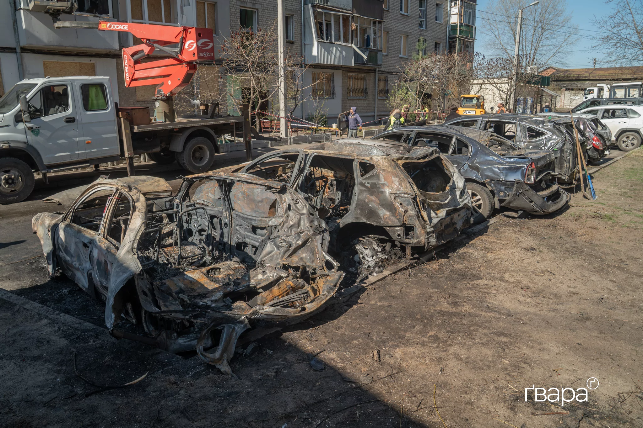 зображення до посту: ‎«Чоловік схопив дитину та побіг до підвалу‎»: наслідки нічного обстрілу у Новобаварському районі Харкова — фото