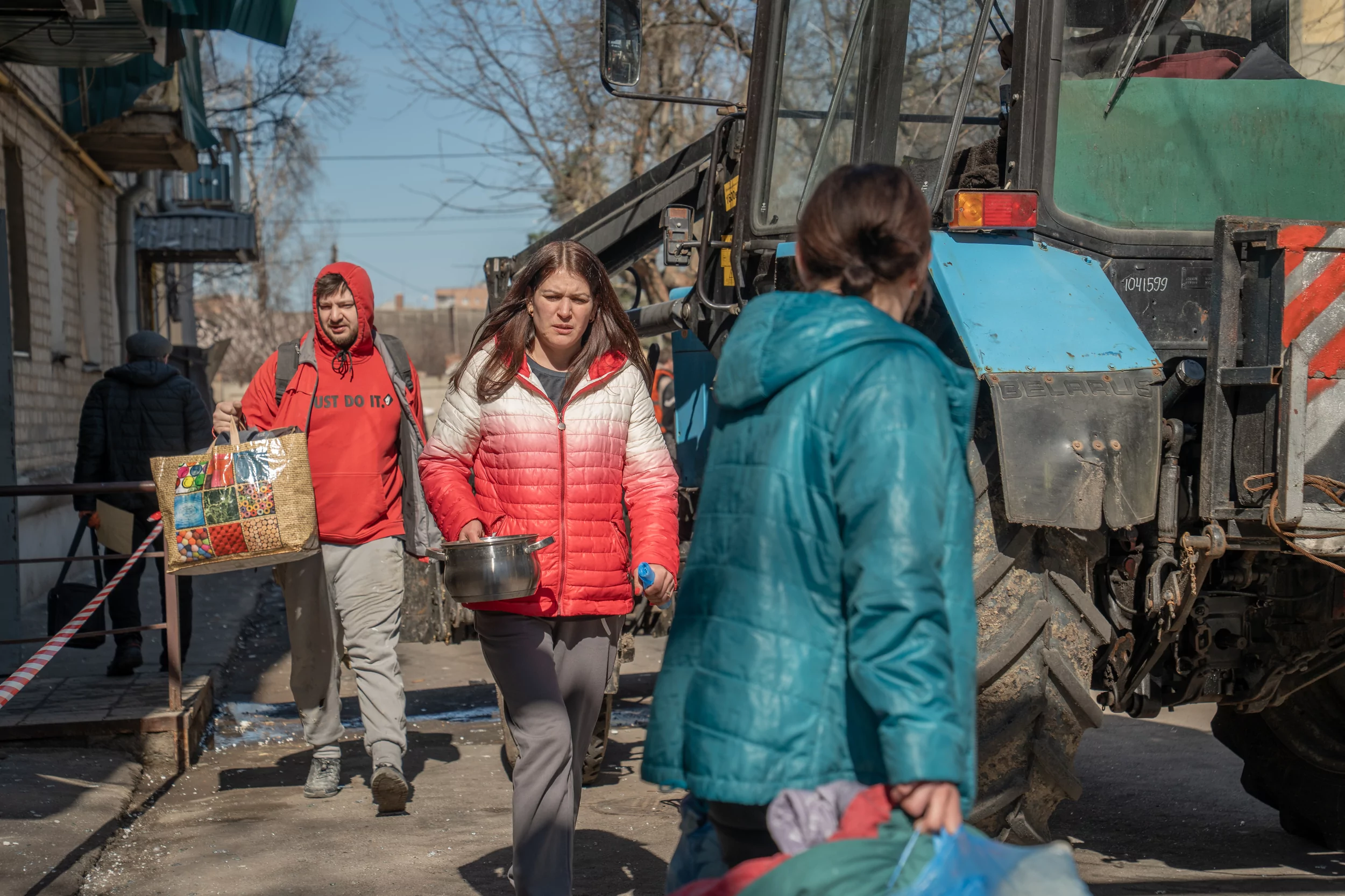 People who live in buildings damaged by Russian drone attack on Kharkiv on Apr 3. April 4, 2025 / Photo: Hnat Holyk, Gwara Media