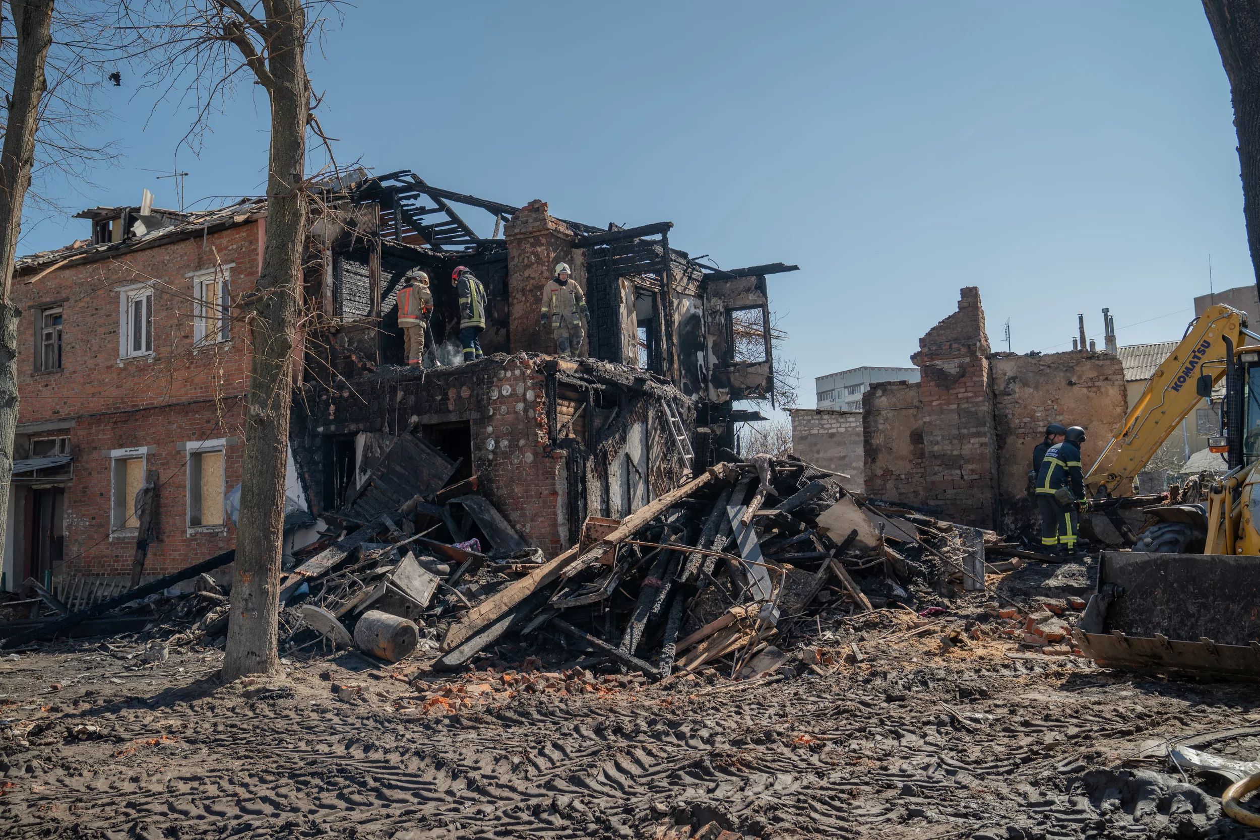 Rescuers eliminating the consequences of Russian drone strike on Kharkiv in a building destroyed in the attack. April 4, 2025 / Photo: Hnat Holyk, Gwara Media