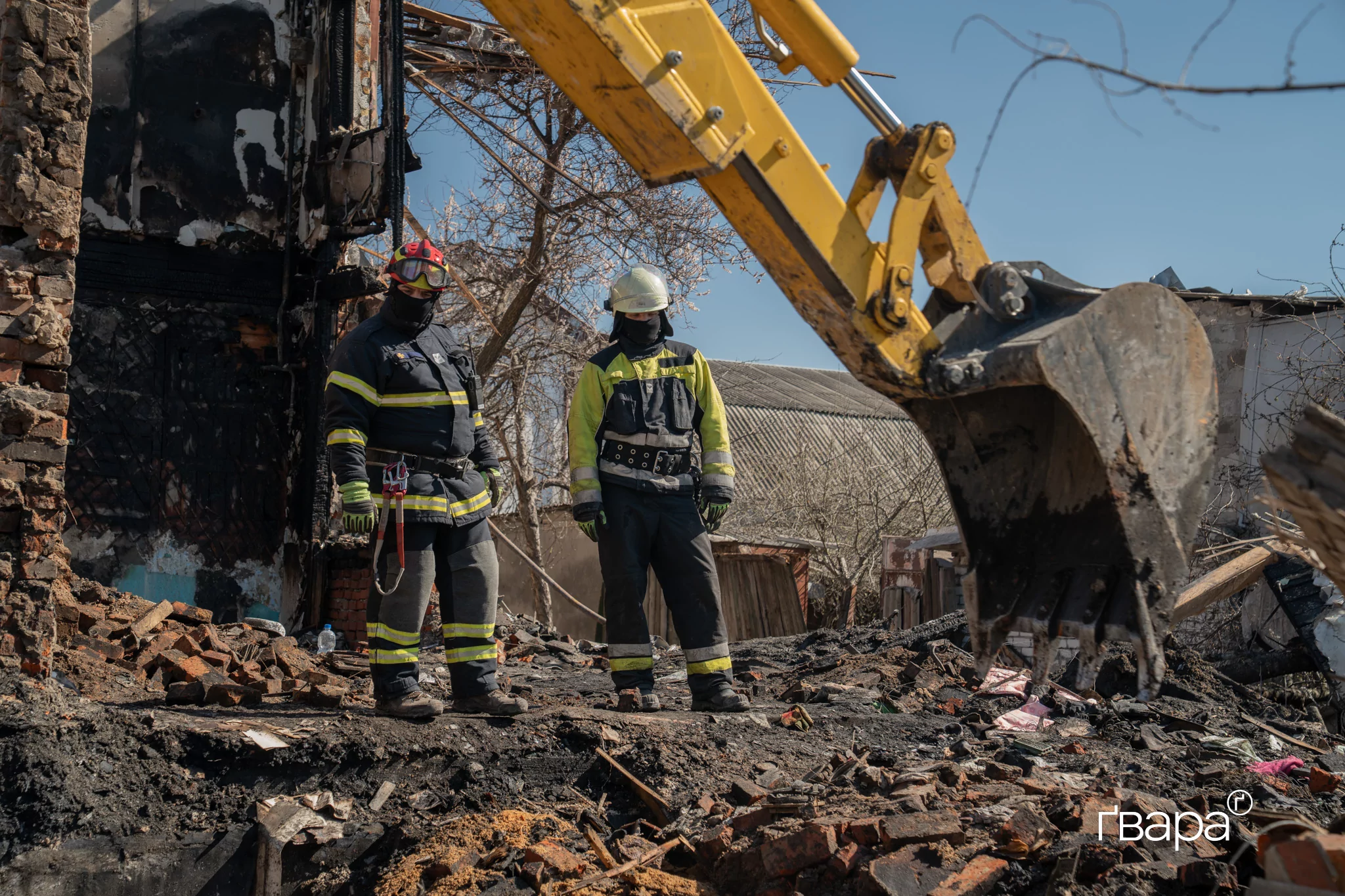 зображення до посту: ‎«Чоловік схопив дитину та побіг до підвалу‎»: наслідки нічного обстрілу у Новобаварському районі Харкова — фото