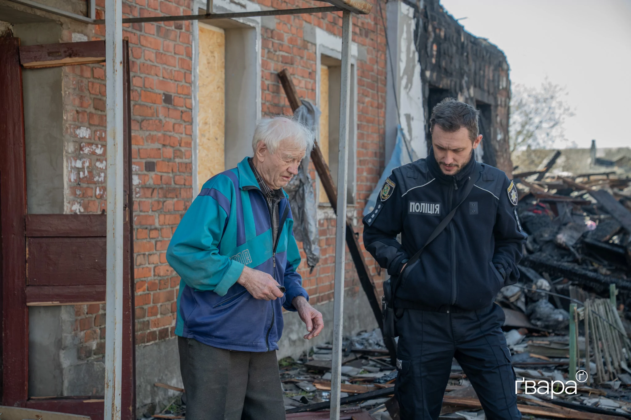 зображення до посту: ‎«Чоловік схопив дитину та побіг до підвалу‎»: наслідки нічного обстрілу у Новобаварському районі Харкова — фото