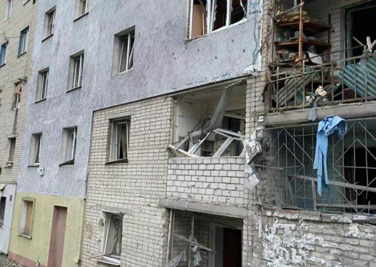 Майже 15 авіабомб за добу: наслідки російських обстрілів девʼяти населених пунктів Харківщини
