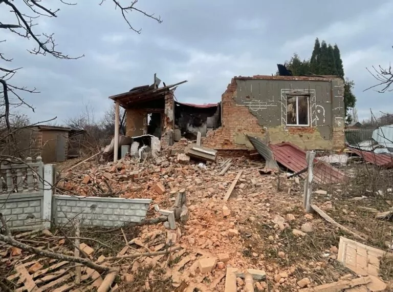 Вночі та вранці росіяни обстрілювали Золочівську громаду: знищено амбулаторію