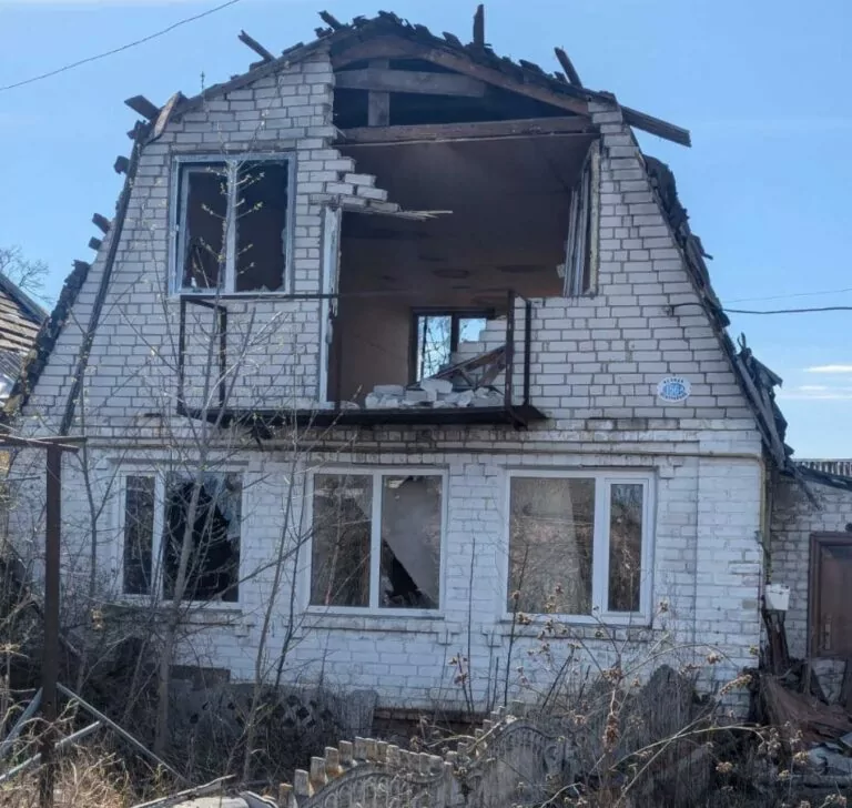Третій день поспіль росіяни обстрілюють село Івашки Золочівської громади
