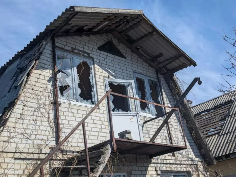 Росіяни вдарили дронами по автомобілях волонтерів у Золочівській громаді