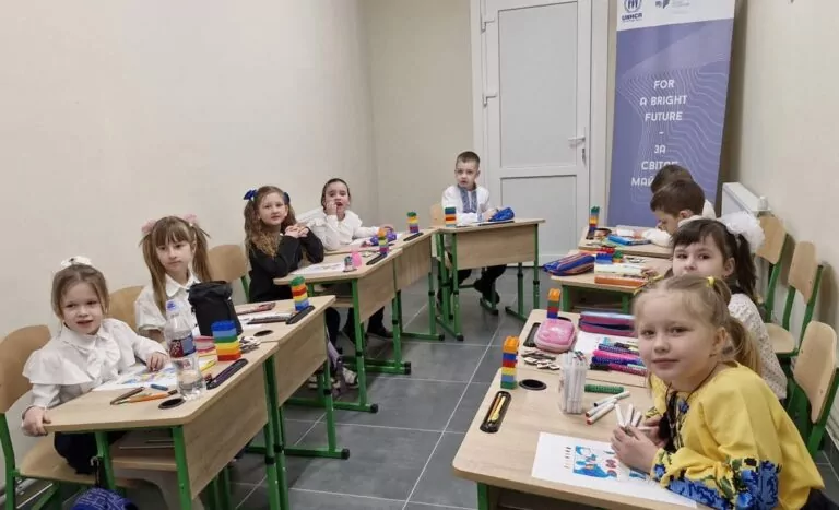 У школі в Мереф’янській громаді облаштували укриття: навчальному закладу понад сто років