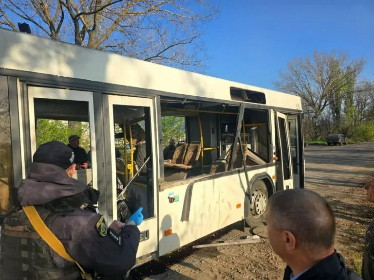 Росіяни вдарили дроном-камікадзе по Марганцю на Дніпропетровщині — дев’ять загиблих