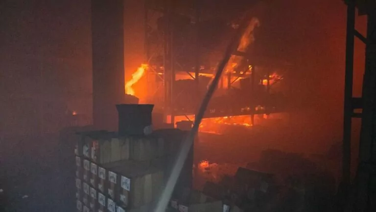 Росіяни вдарили безпілотником по Харкову, на місці удару пожежа