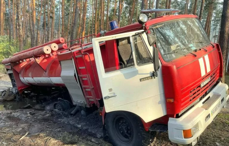 У лісі біля Балаклії де гасять пожежу, підірвався пожежний автомобіль