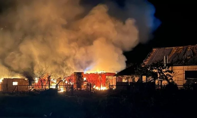 На Харківщині росіяни вдарили по житловому сектору: поранені двоє людей