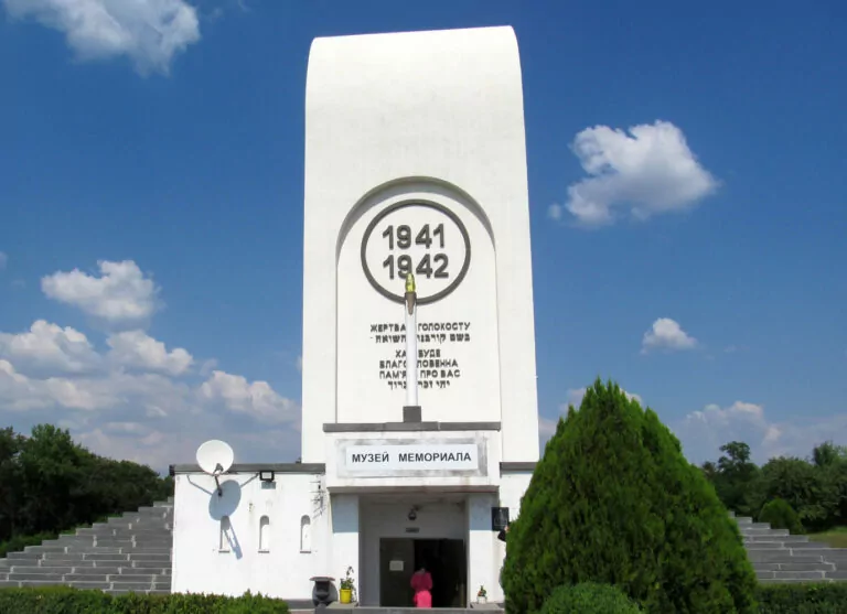 Kharkiv police detain two teenagers who did Nazi salute near memorial to Holocaust victims