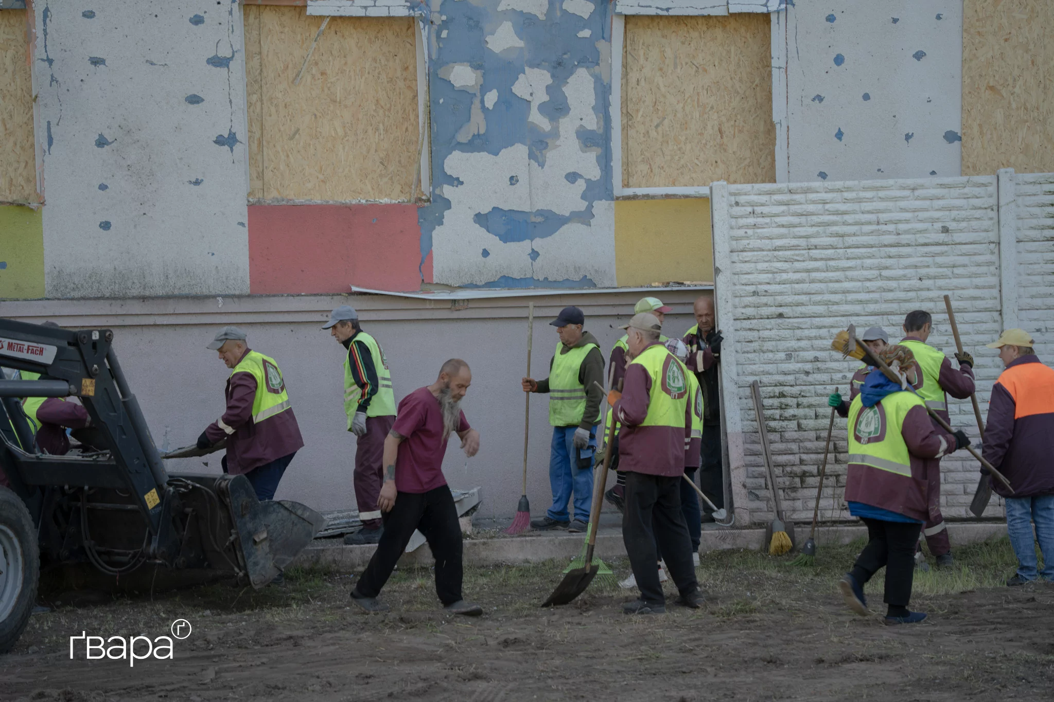 зображення до посту: «Летів. Заглох. Вибух. Все посипалося»: про ліквідацію наслідків масованої атаки на Харків та свідчення постраждалих