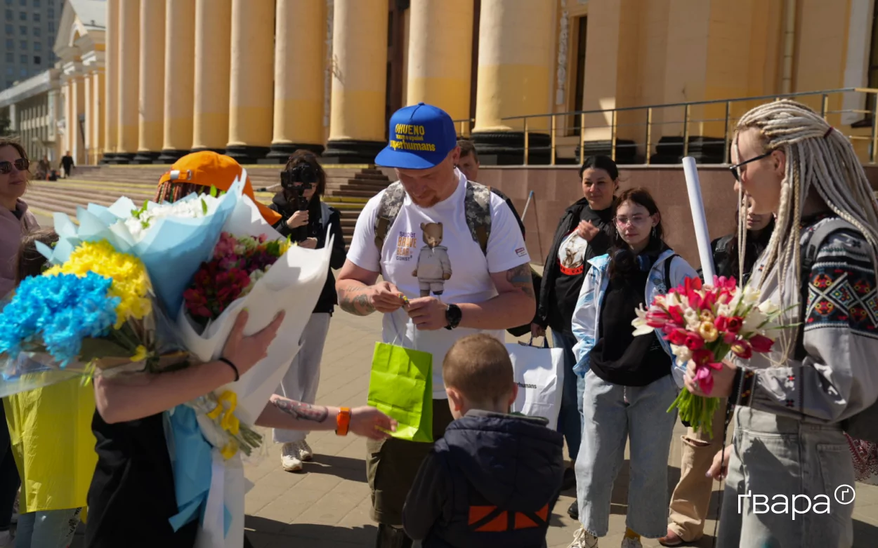 зображення до посту: Після понад року полону і кількох місяців реабілітації до Харкова повернувся військовий Вячеслав Кутʼїн — фото