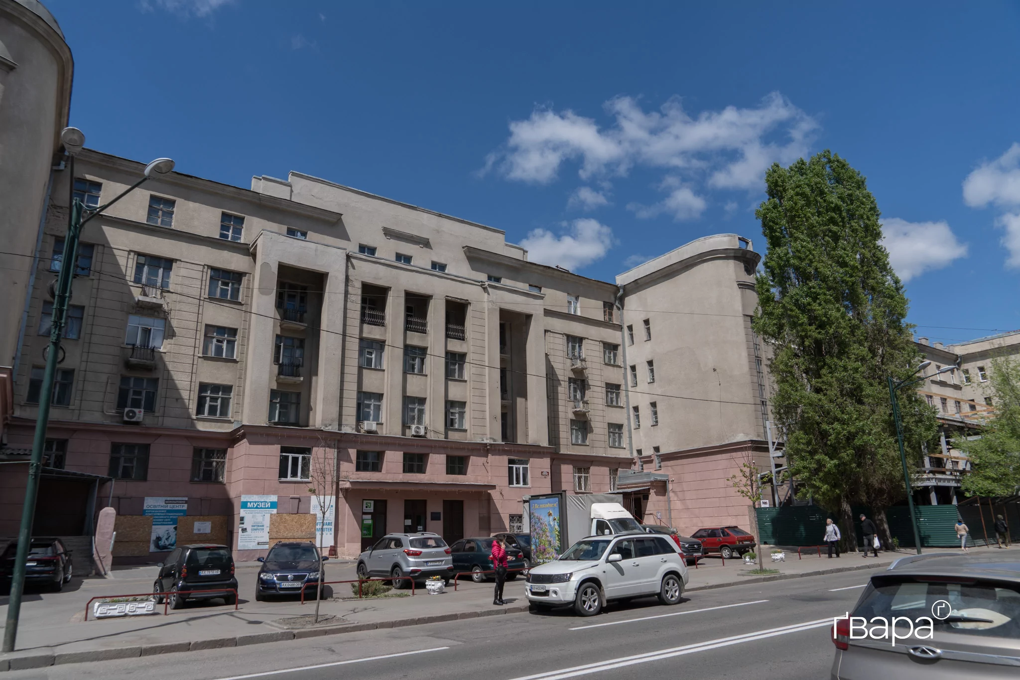 зображення до посту: Будівництво з порушеннями закону та «під шумок» війни: що відбувається зі зведенням ресторану біля гуртожитку «Гігант» у Харкові