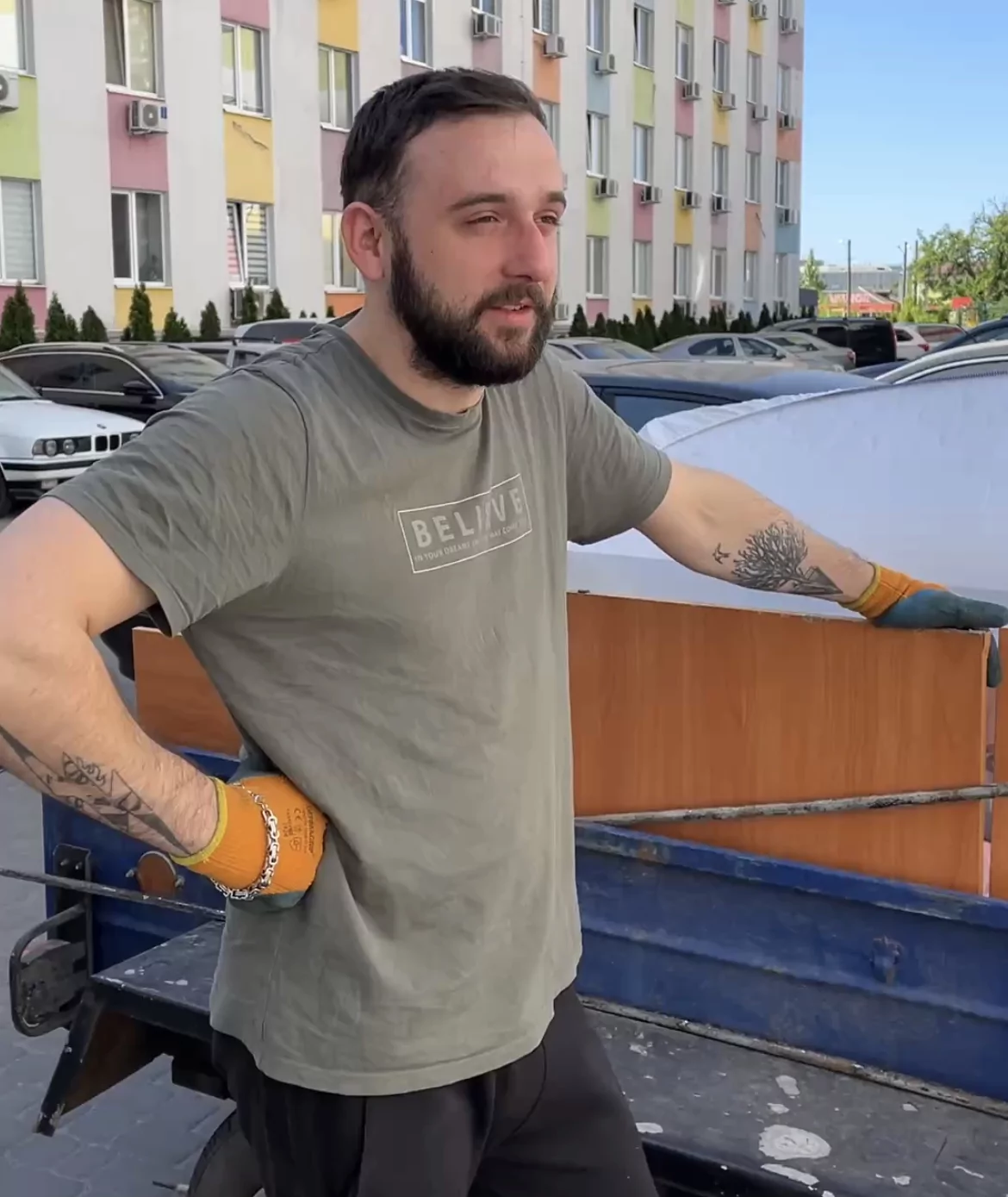 зображення до посту: «Летів. Заглох. Вибух. Все посипалося»: про ліквідацію наслідків масованої атаки на Харків та свідчення постраждалих