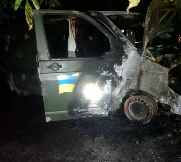У Харкові судитимуть двох підлітків, які підпалили військові автівки