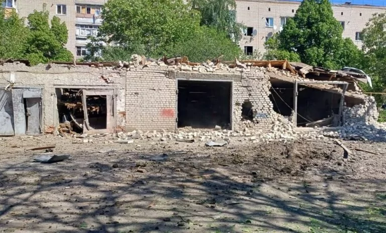 У лікарні помер другий комунальний, поранений внаслідок авіаудару по Куп’янську
