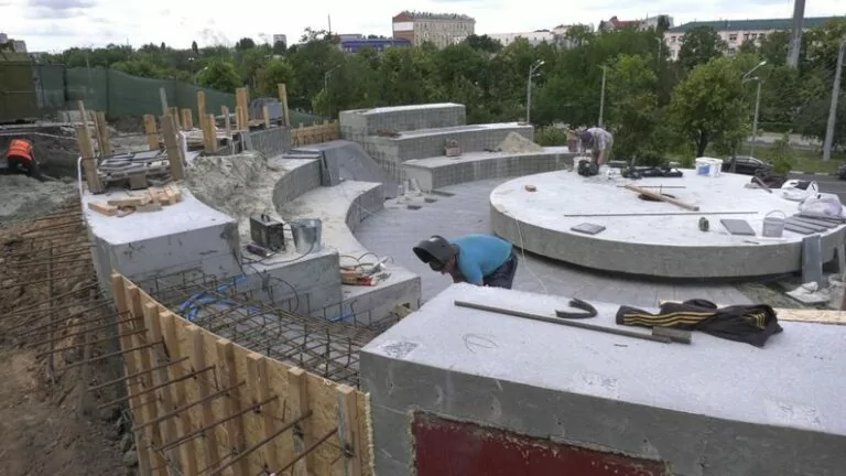 У Харкові сквер біля «Вічного вогню» ремонтують через зсув ґрунту