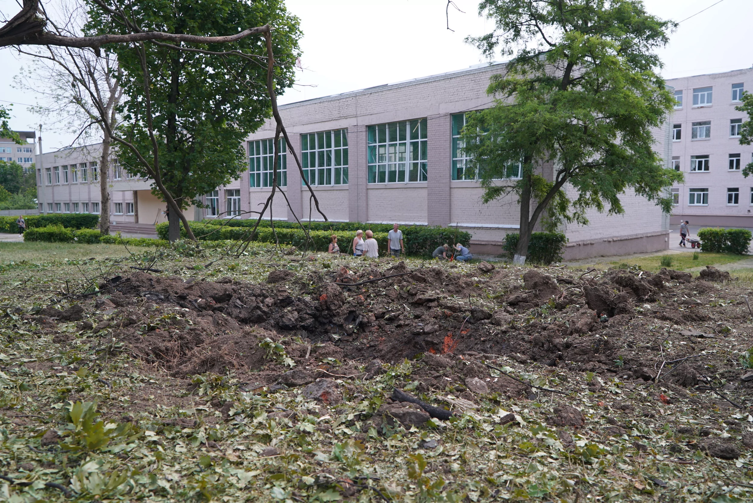 Damaged school area in Shyvchenkyvskyi district / Photo: Oleksandr Manchenko