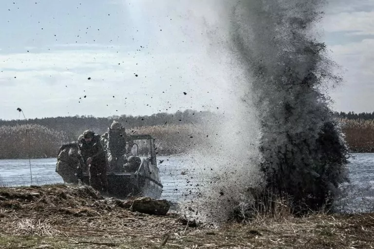Military: Russian assault groups try to cross Oskil River in Kupiansk direction “using tyre tubes”