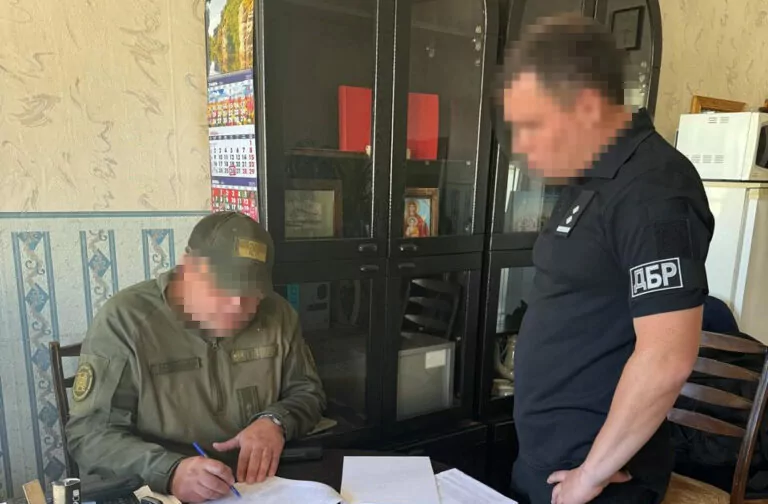 ДБР повідомило про підозру працівникам Харківського СІЗО, які залишили помирати у камері затриманого