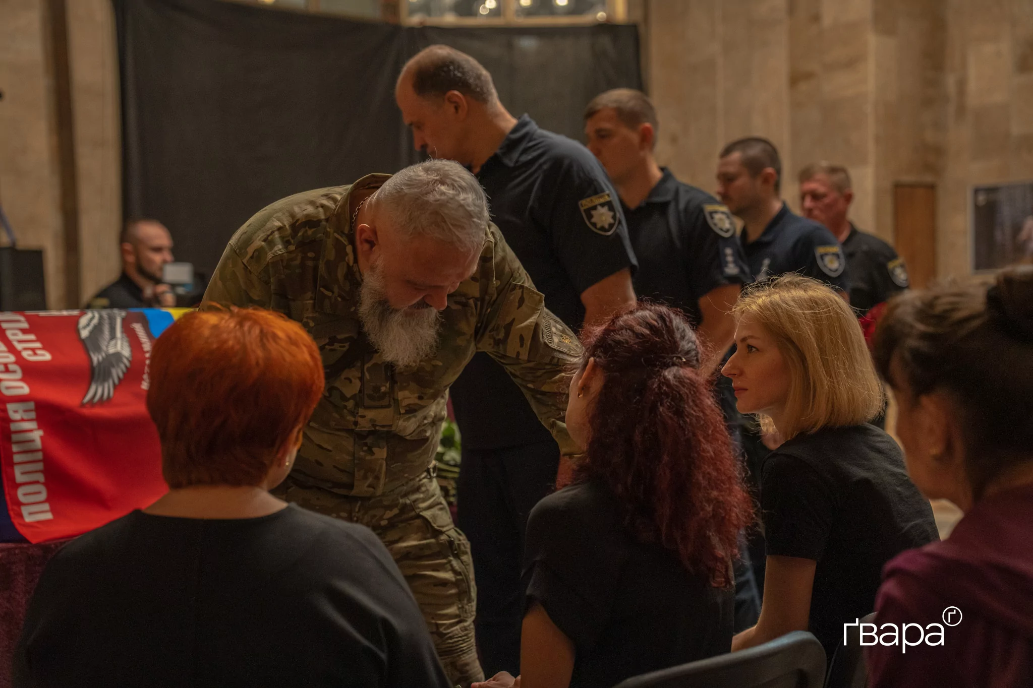 зображення до посту: У Харкові попрощалися з поліціянтом, загиблим під час виконання бойового завдання на Донеччині — фото