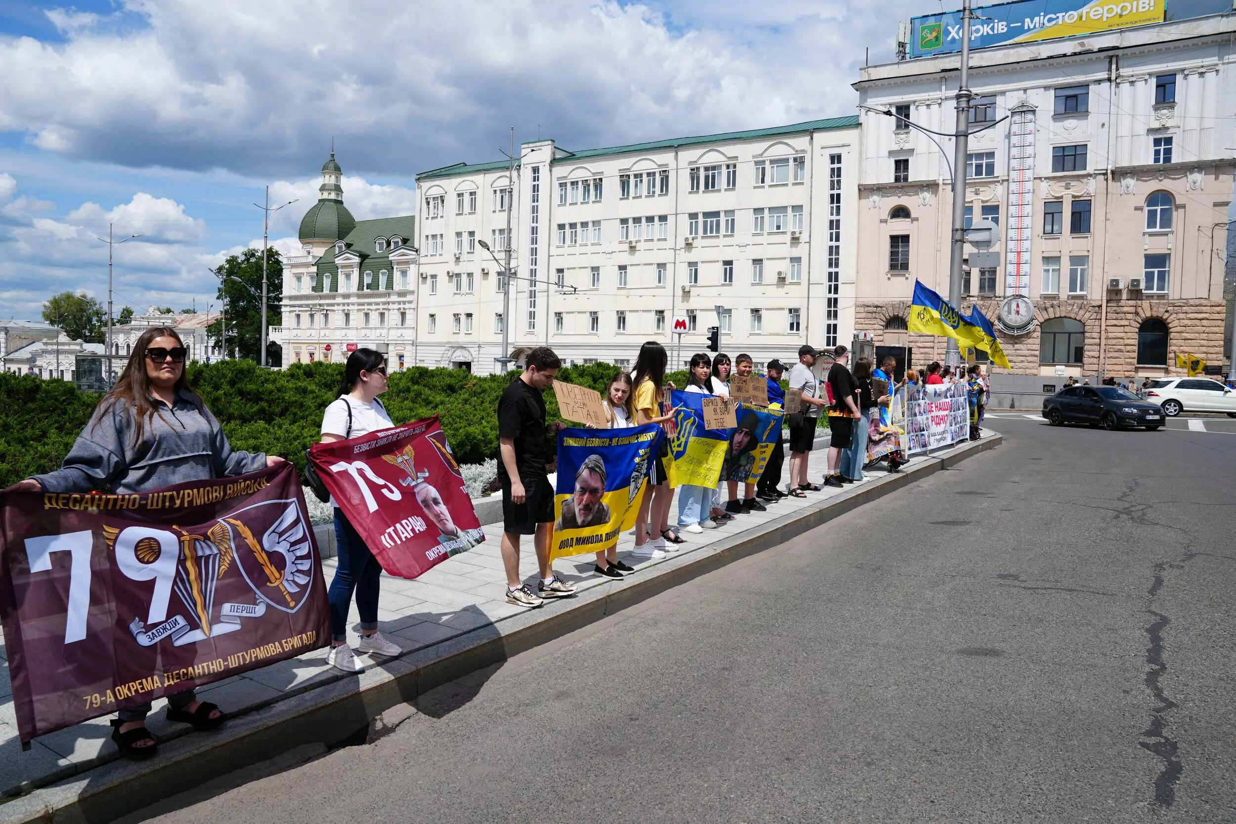 Kharkiv demonstrators with posters and of POWs photos on June 22
