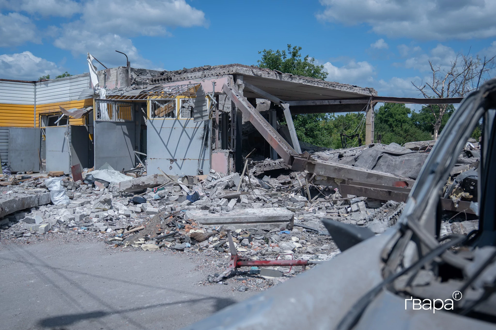 зображення до посту: Наслідки атаки безпілотників у передмісті Харкова — фото