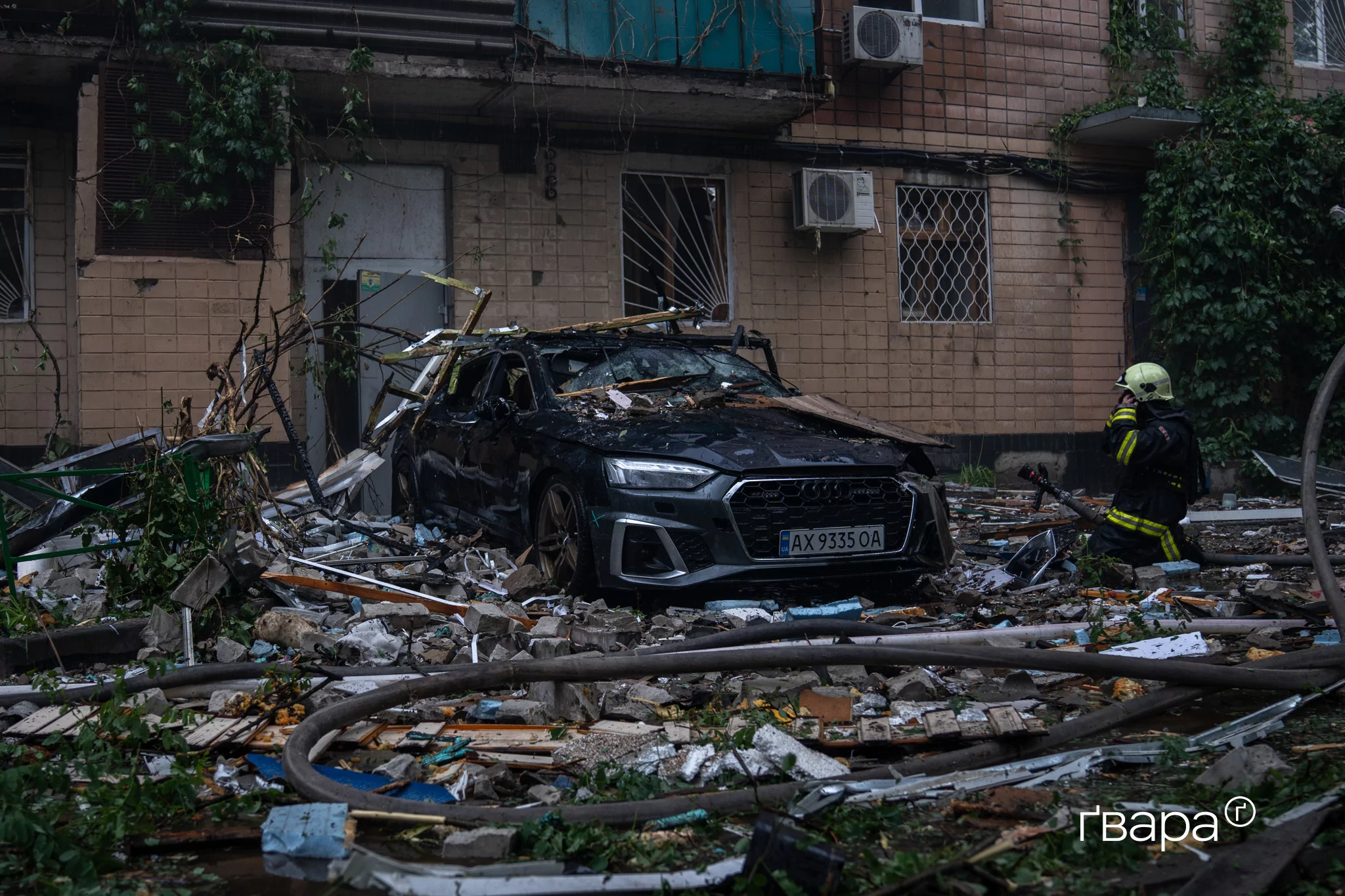 зображення до посту: Наймасованіша атака: росіяни вдарили по Харкову понад 50 разів — фото