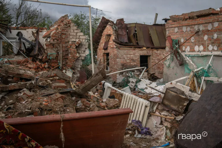 У Київському районі безпілотник влучив у приватний будинок, загинула людина — фото