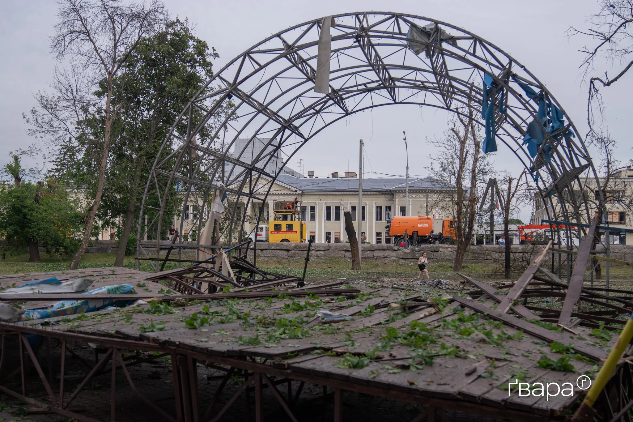 зображення до посту: Російський КАБ вбив очільницю Дитячої залізниці, десятки поранених — фото