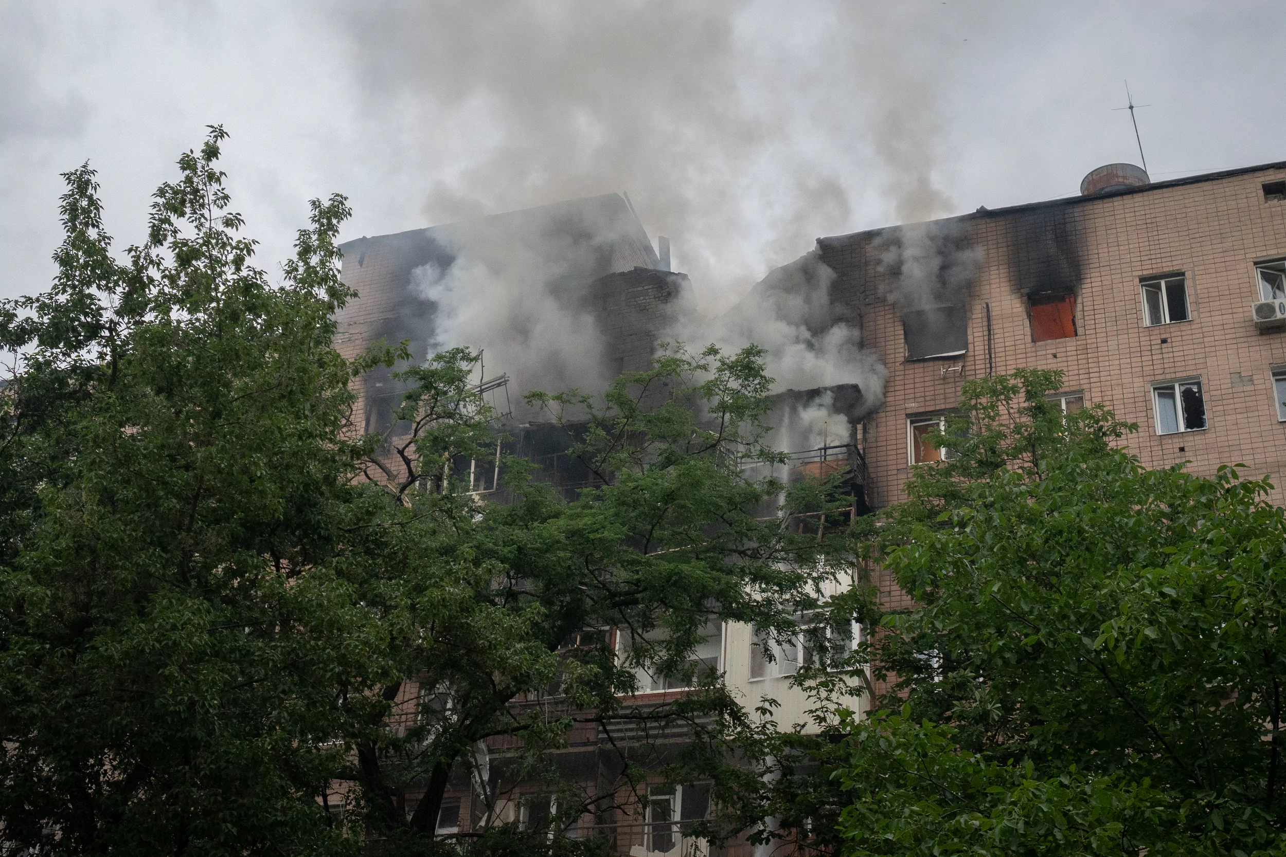 Building, burning after Russian attack on Kharkiv on June 7, 2025. Osnovianskyi district of the city