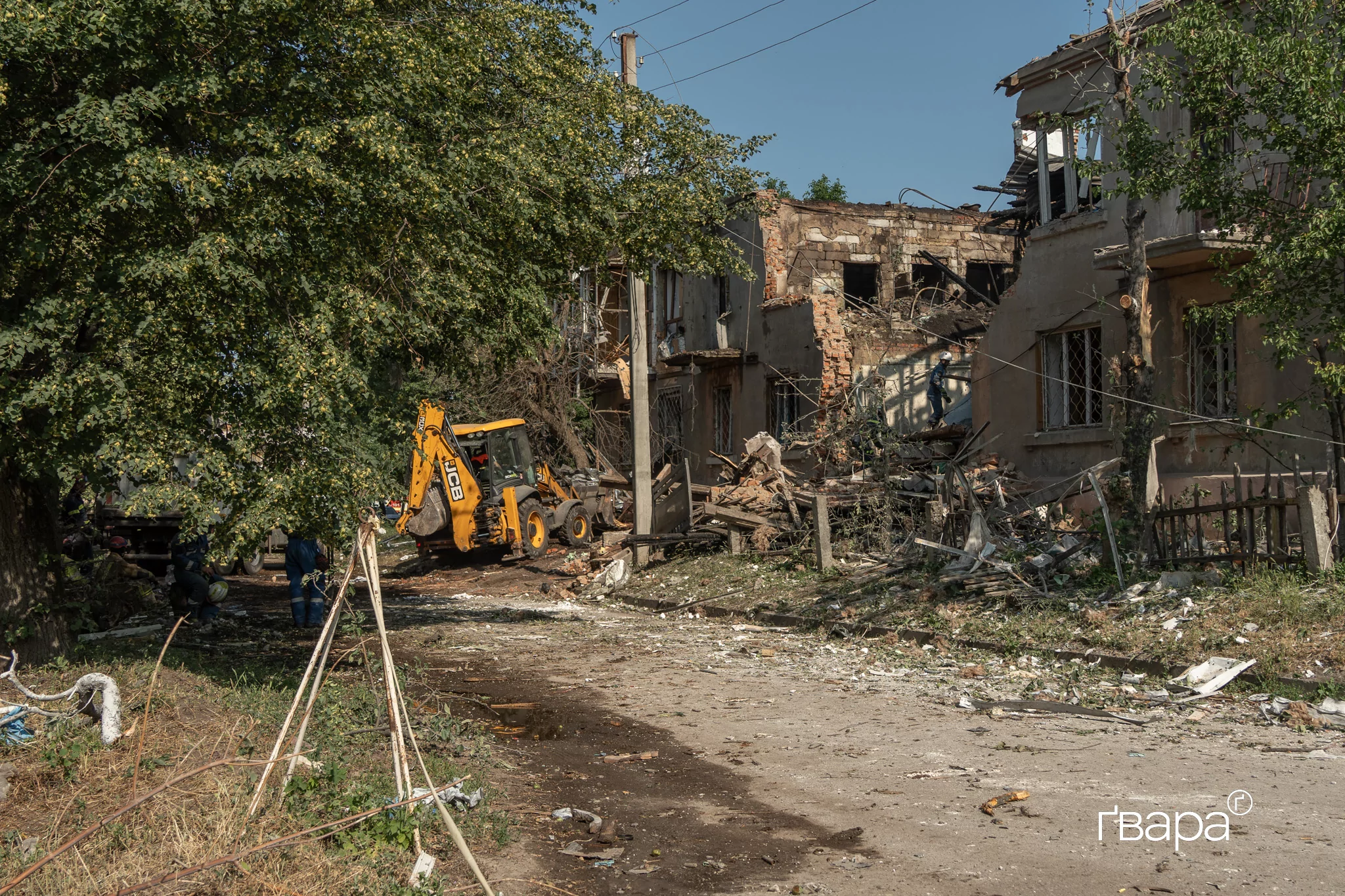зображення до посту: Російські БпЛА влучили у житлові будинки у Харкові, четверо загиблих – фото