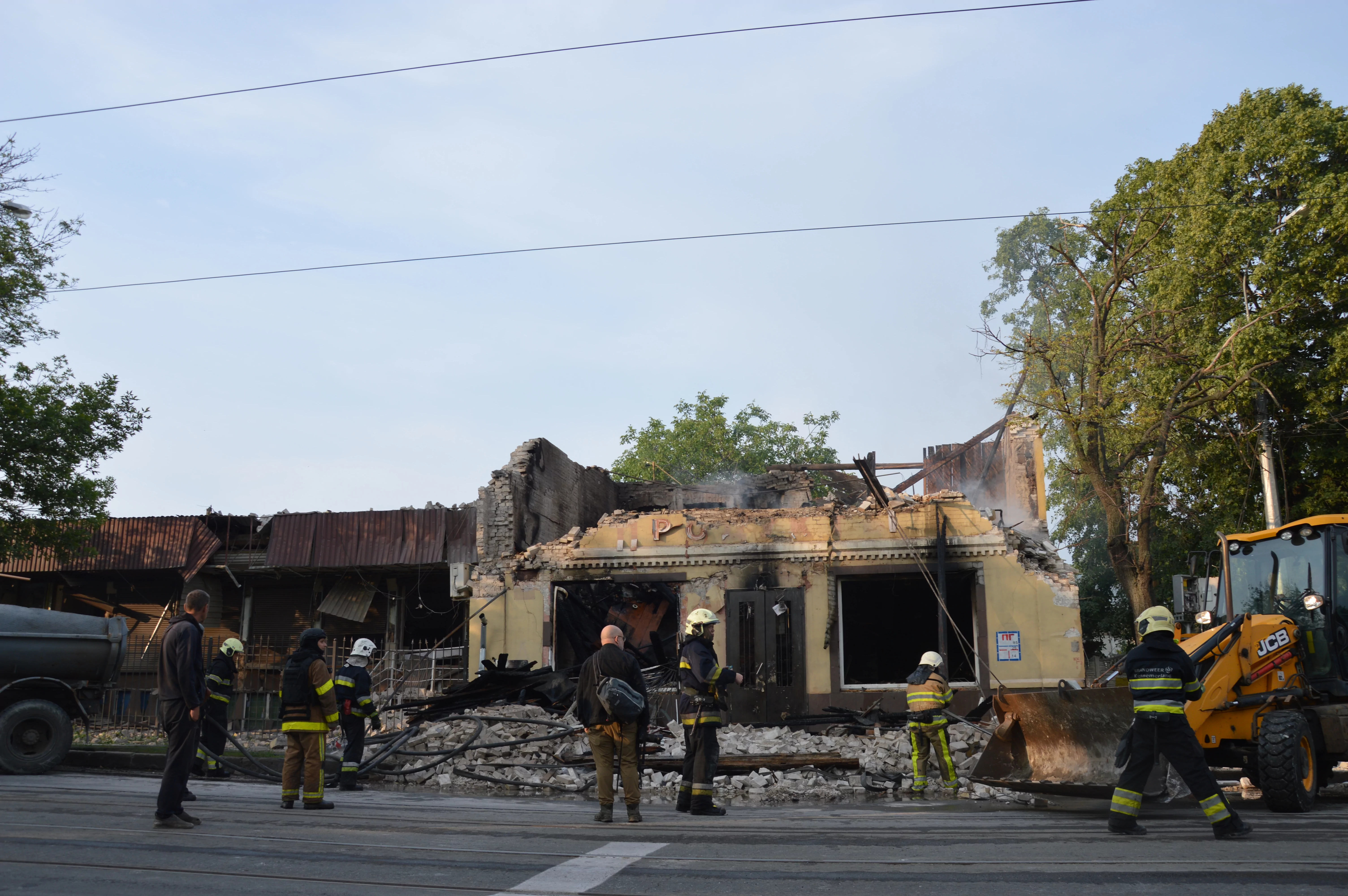Destroyed store building in Slobidskyi district / Photo: Yulia Gush