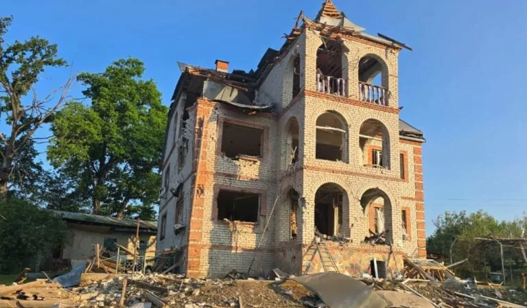 Росіяни вдарили з авіації по Купʼянську – є постраждалі
