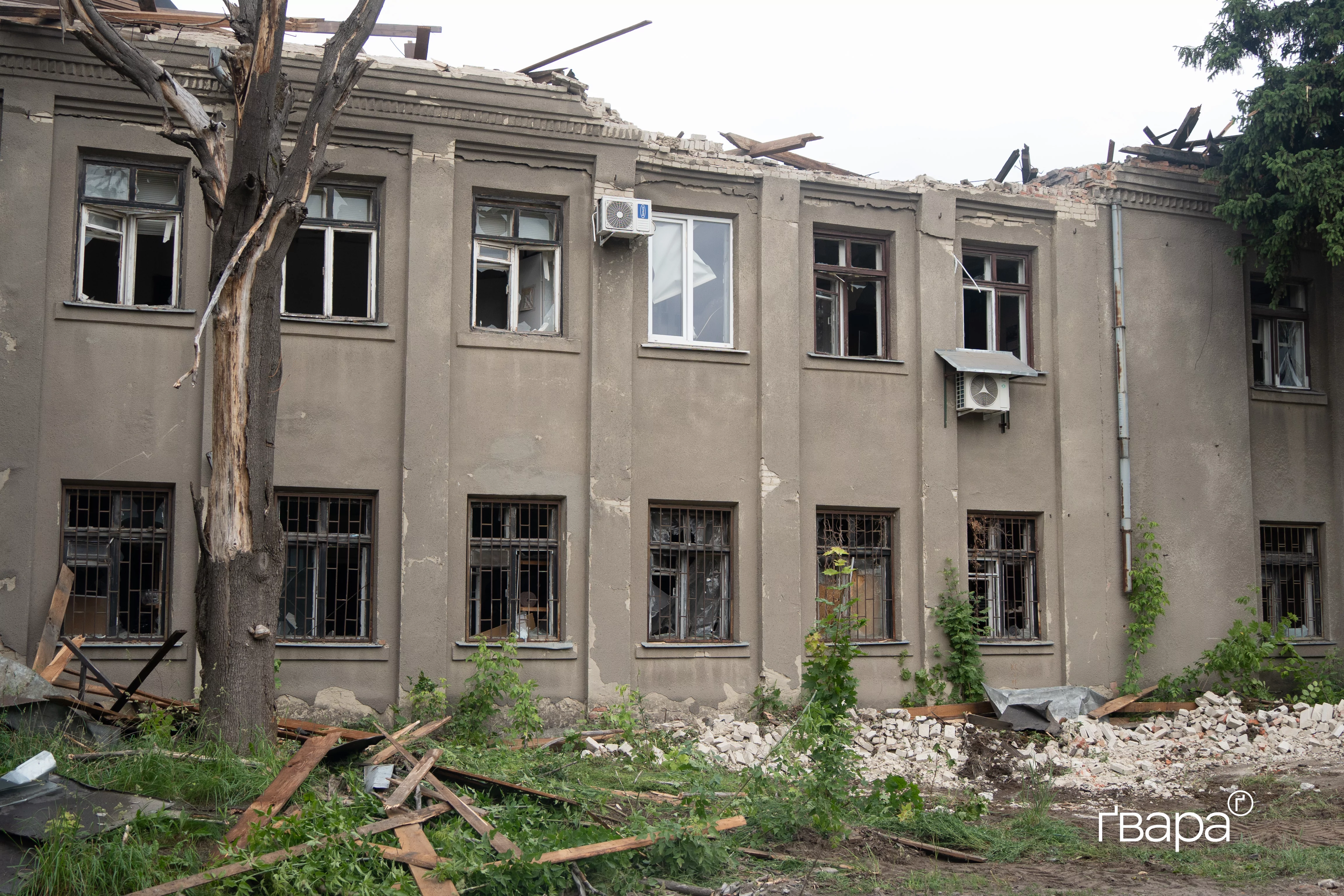 зображення до посту: Як виглядає Новобаварський район Харкова після комбінованого масштабного обстрілу — фото