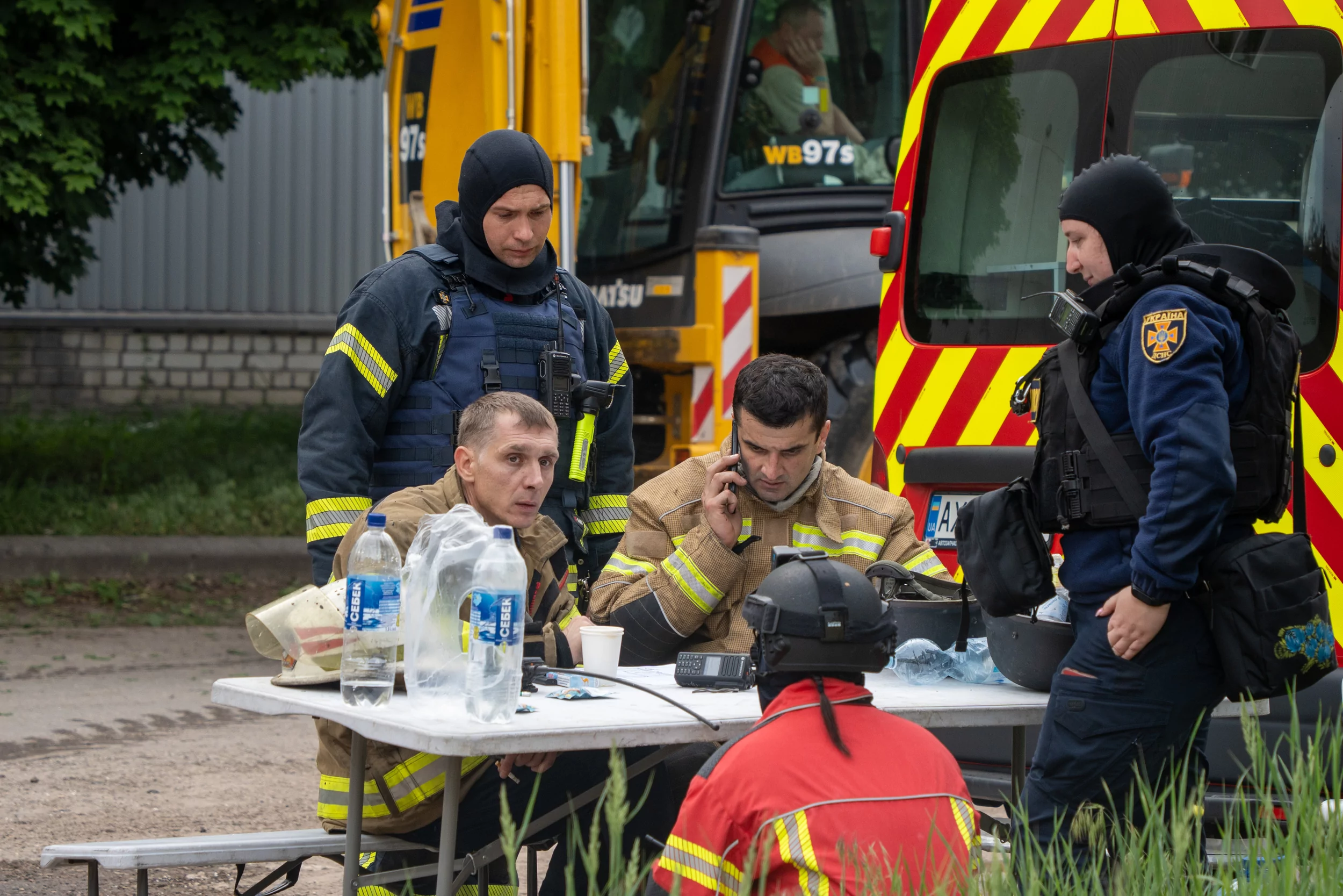 Work of municipal services and volunteers after Russian attack on Novobavarskyi district on June 4