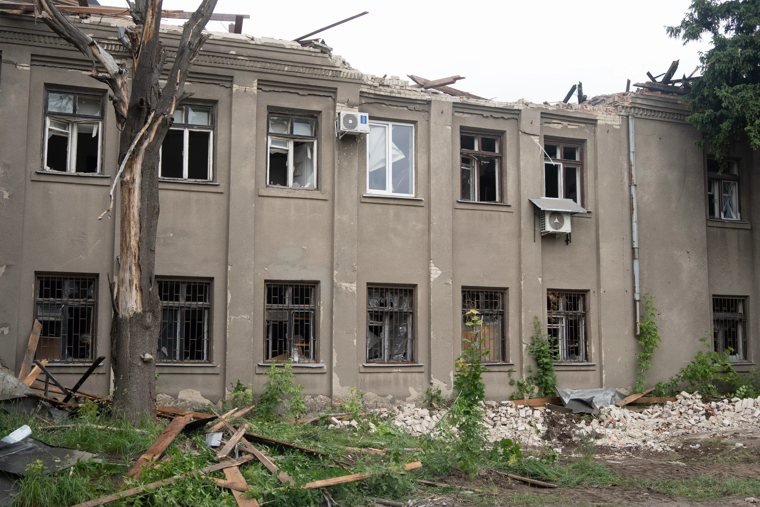 Damaged building after Russian attack on Novobavarskyi district on June 4
