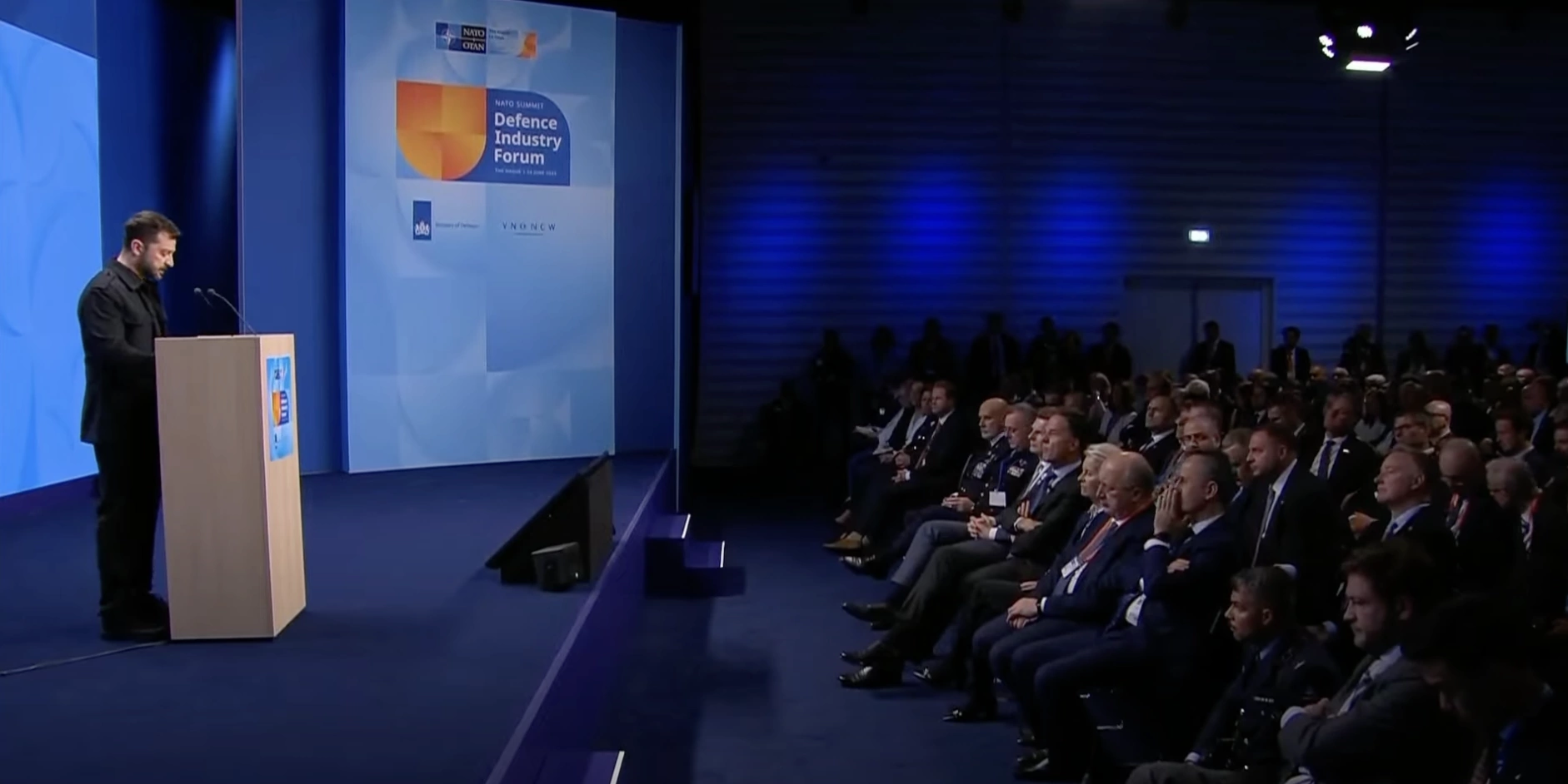 Володимир Зеленський на Форумі оборонних індустрій у Нідерландах.