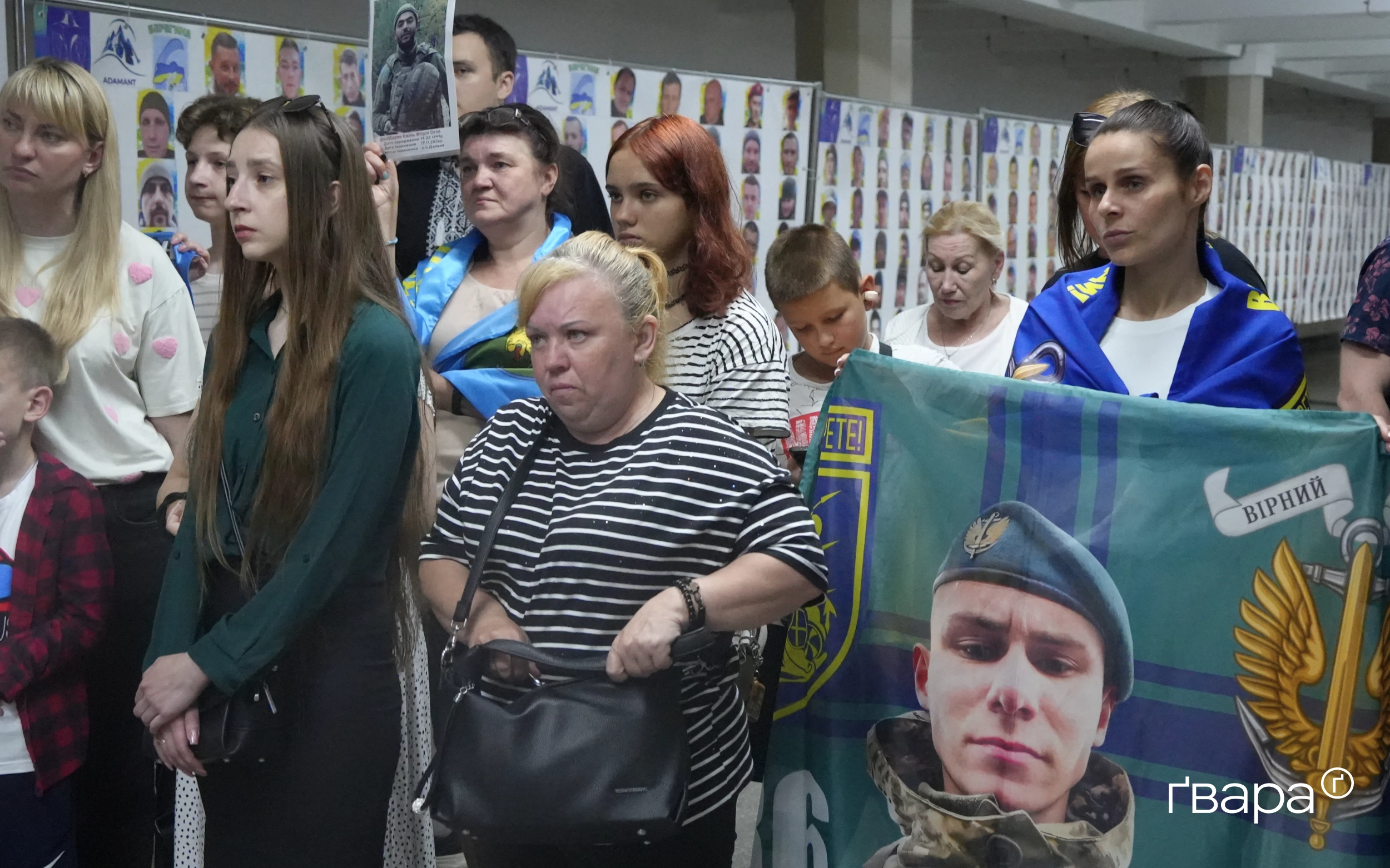 зображення до посту: У Харкові відкрилась фотовиставка присвячена безвісти зниклим військовим — фото