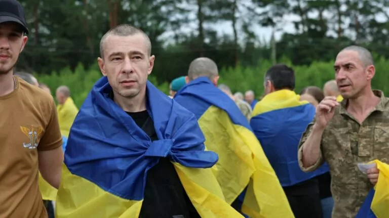 Україна звільнила з полону ще одну групу українських захисників